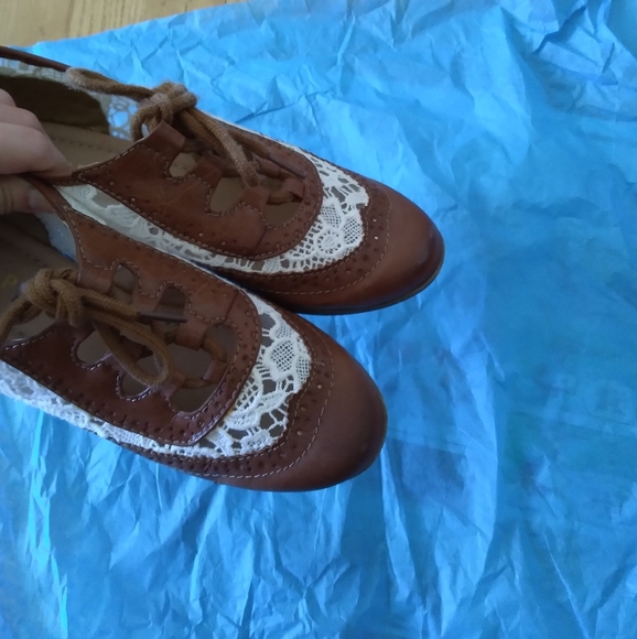 Skechers Waking Shoes & Report Shoes (size 6) - Picture 10 of 12